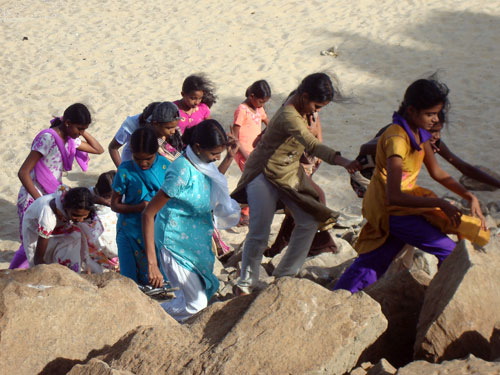 girls-island-tour.jpg